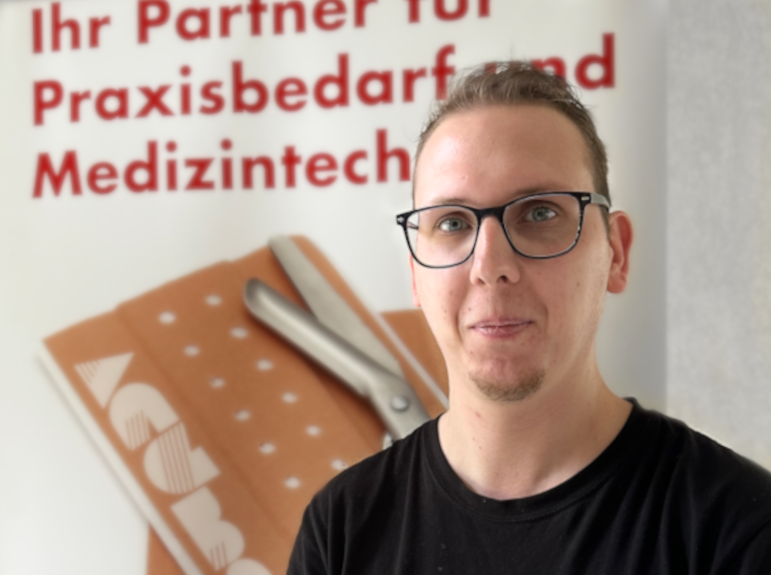 Porträt von Kevin Laubach, Warehouse Manager bei ACUmed